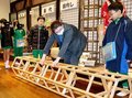 「ころがし」体験、昔の農具や生活用品に触れる　砺波・庄南小３年生