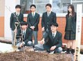 サクラ、次代につなぐ　上市高生が古木から育成の苗木植樹、「後輩たちを見守って」
