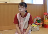 <div class="caption">「保護者が笑顔で帰られるときに喜びを感じる」とほほ笑む杉本さん</div>