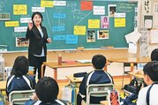 自身の競技人生を振り返る三木さん（奥）