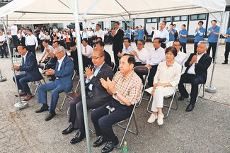 新田知事が堂故氏支援　１３市町村長と出陣式出席