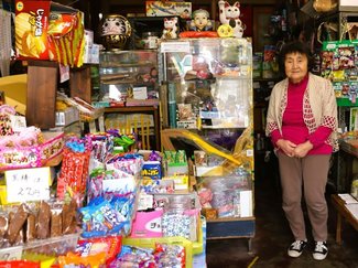 【3月12日は「駄菓子の日」】富山の駄菓子屋さんまとめ【県西部編】創業70年の老舗店でシール販売も