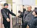 新しい制服にわくわく　県内の学生服専門店、新入生が採寸