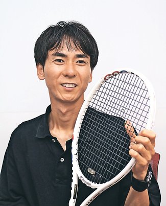 ひとズームアップ<br />テニスのシニアツアーに参戦、岩坂賢吾さん（高岡市出身）