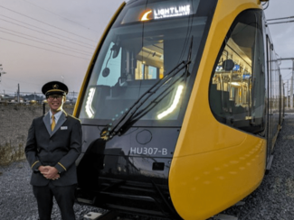 宇都宮のＬＲＴに富山仕込みの技　運転士・小野さんは元富山地鉄「鉄道が天職」　６月１０日「路面電車の日」