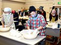 プロと一緒にみそ造り　富山・婦中熊野地区住民、健康面での効果も学ぶ