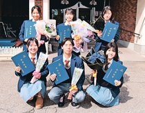 進学先での成長誓う　石動高卒業のホッケー部