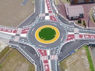 急がば回れで４年間事故ゼロ、県内唯一のドーナツ形環状交差点、安全性も普及進まぬ理由