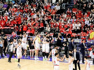 昇格に歓喜、黒星に涙！スポーツ観戦は心身の健康に効果あり