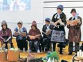 「朝市ににぎわいを」　県内の朗読グループ「言の葉」、輪島で復興願いおはなし会