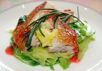 鶏もも肉と春キャベツのワインビネガー風味