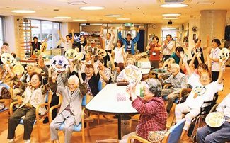 老いも若きも県内沸いた　朝乃山勝ち越し