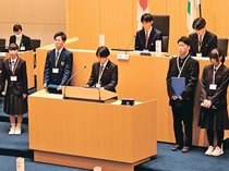 廃校や空き家の再活用を　高校生県議会、本会議で施策提案