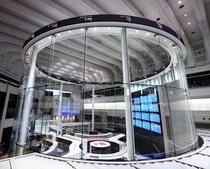 東証最高値を更新、自民圧勝受け