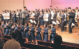 復興願う美しい音色　南砺・福野中と生駒中（奈良）砺波でコンサート、輪島の生徒も出演