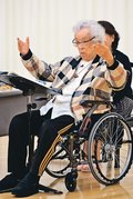 反戦歌、心で歌う　声楽家・浅岡さん（富山）指揮、２２日教え子とコンサート