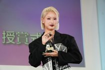 HANA・MOMOKA「ネイルは“命”」、4.5時間かけたネイルで登壇　初出場の紅白歌合戦は「赤色に」