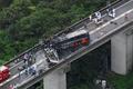 高速バス炎上２人死亡１２人けが