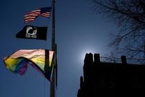 米史跡からＬＧＢＴ旗撤去