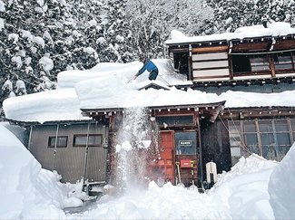 源流居酒屋（２６）豪雪と向き合う<br />雪解けの音 もうすぐ春