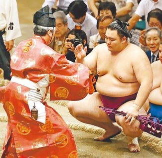 右差し一気の寄り 残り５日「自分の相撲取る」