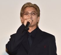 岩田剛典、ボケを英訳され赤面「逆に恥ずかしいよ…」　映画『金髪』イベントに金髪で登場