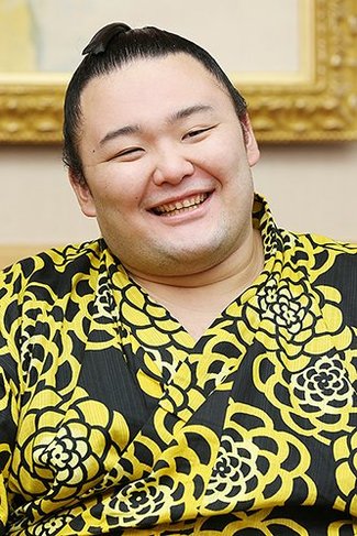 「九州は勝ち越す」　朝乃山関が来社