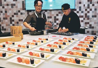 ＜チャオ　イタリアから本紙記者＞<br />すし・ラーメンで来訪者もてなし　交流拠点「ジャパンハウス」