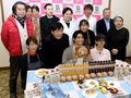 干し柿ベースの新商品お披露目　池田航さんと南砺・城端地域の１３店が開発