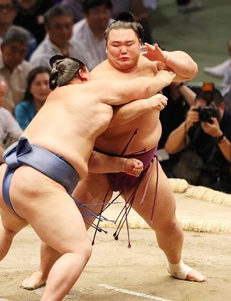 「休まず攻めた」　正代寄り切り６勝目