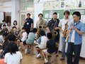 児童がサックスの演奏楽しむ　高岡・太田小でミニコンサート