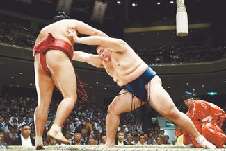 朝乃山、突っ張り耐え３連勝　秋場所３日目