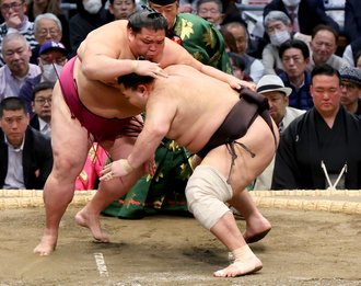 朝乃山ヒヤリ７勝目　大相撲春場所１１日目