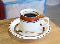 【注目の店】コーヒーやアートとの出合いをつなぐ「週末アートプレイス くらし灯（とう）」（南砺）