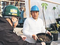 大阪万博に「コウゾの森」　立山町の和紙職人が苗木搬入、日本の文化発信へ