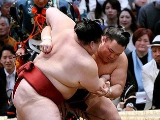 朝乃山、勝ち越し王手　「内容悪い」表情険しく　大相撲春場所１２日目