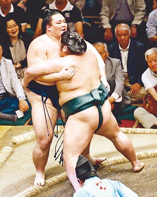 朝乃山負け越し、7勝８敗　夏場所千秋楽