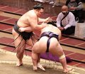 朝乃山 辛くも３勝目　春場所４日目、阿武咲突き落とす