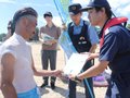 水難事故に注意を　県警や伏木海保、高岡・松太枝浜で海水浴客に啓発