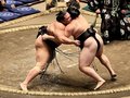 朝乃山、早くも土「立ち遅れた」　大相撲秋場所２日目