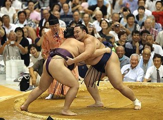 相撲ファン３０００人沸く　魚津場所