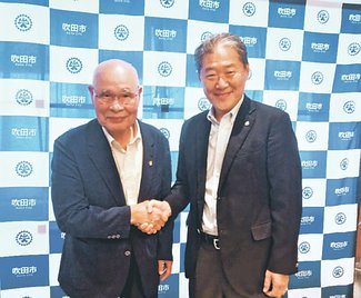 吹田市にチューリップ球根１０００球贈る　近畿砺波会