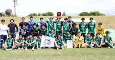 優勝した富山新庄クラブ＝岩瀬スポーツ公園