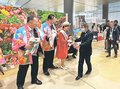岐阜でチューリップ配りフェアＰＲ　夏野砺波市長ら