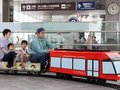 ミニアイトラム出発！　高岡・万葉線まつり、親子で乗車楽しむ