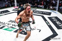 【RIZIN】秋元強真、因縁の一戦に勝利！　萩原京平にパウンド連発でTKO「次に超強いグラップラー当ててください」