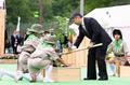 天皇陛下、埼玉で植樹祭に出席