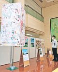 子どもが描いたイラスト入り紙風船、南砺市役所に展示　プレイアースパーク開業へ機運高める