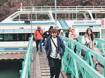 庄川峡遊覧船、最多５万人　２５年度見込み、訪日客７割 雄大な自然人気