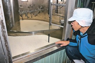 令和米騒動～農のあした＜３＞第１部／背景と余波２「見落とした予兆」<br />みそ・せんべい業者悲鳴